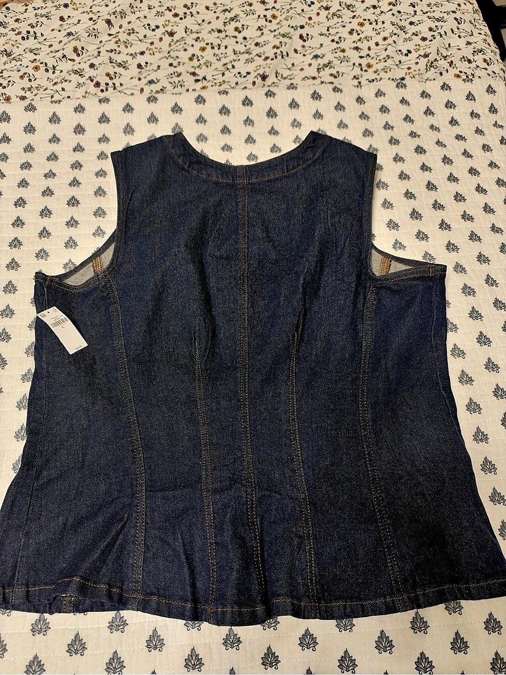 Old navy nwt size xl Neck Denim Vest Blue - Picture 3 of 4